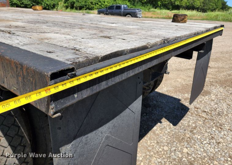 image for item DL6608 1992 Ford LT9000  flatbed truck