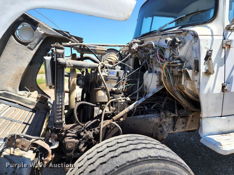 image for item DL6608 1992 Ford LT9000  flatbed truck