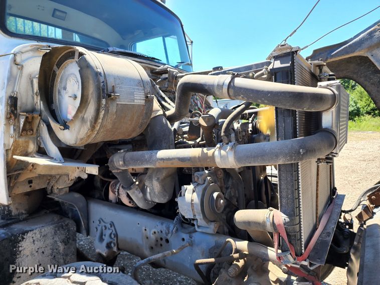 image for item DL6608 1992 Ford LT9000  flatbed truck