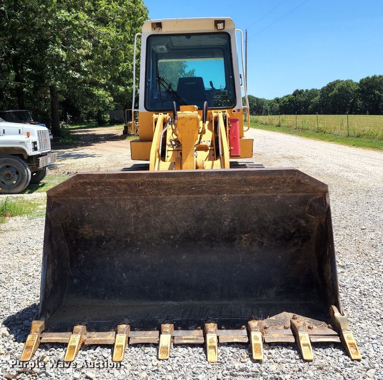 image for item DL6646 2005 Liebherr LR622B  track loader