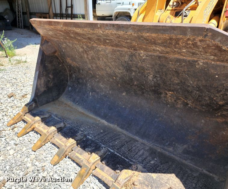 image for item DL6646 2005 Liebherr LR622B  track loader