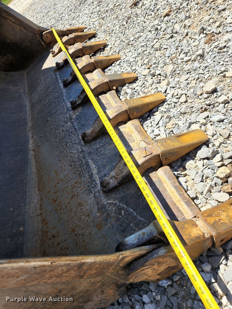 image for item DL6646 2005 Liebherr LR622B  track loader