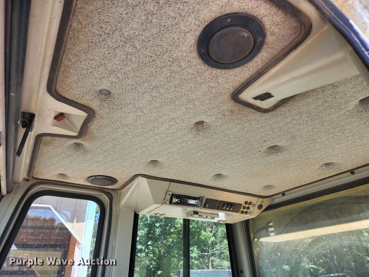 image for item DL6646 2005 Liebherr LR622B  track loader