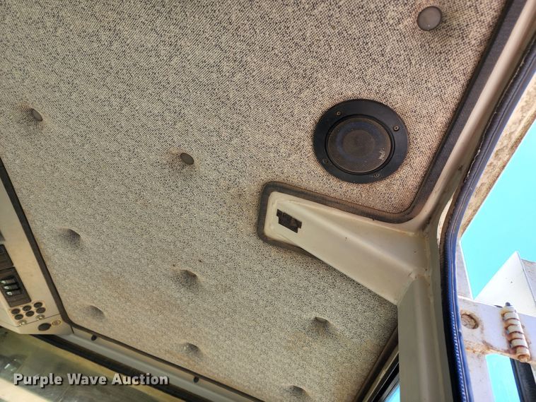 image for item DL6646 2005 Liebherr LR622B  track loader