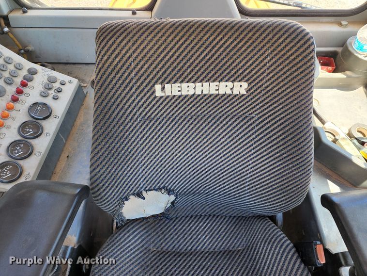 image for item DL6646 2005 Liebherr LR622B  track loader