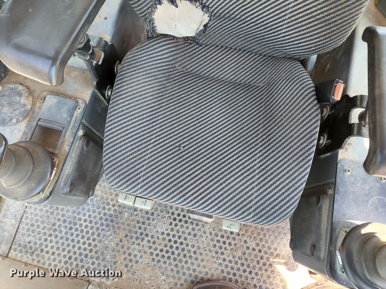 image for item DL6646 2005 Liebherr LR622B  track loader