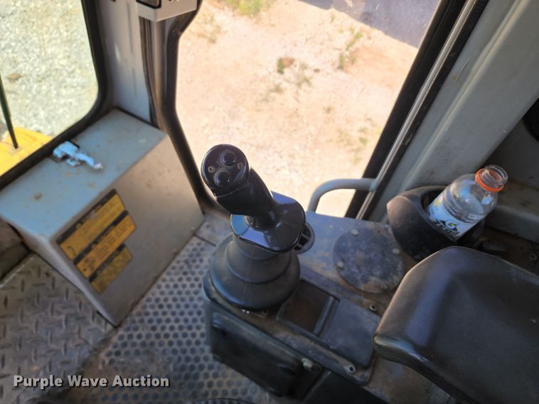 image for item DL6646 2005 Liebherr LR622B  track loader