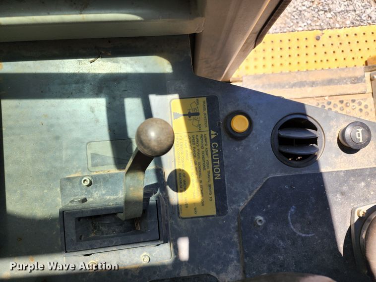 image for item DL6646 2005 Liebherr LR622B  track loader