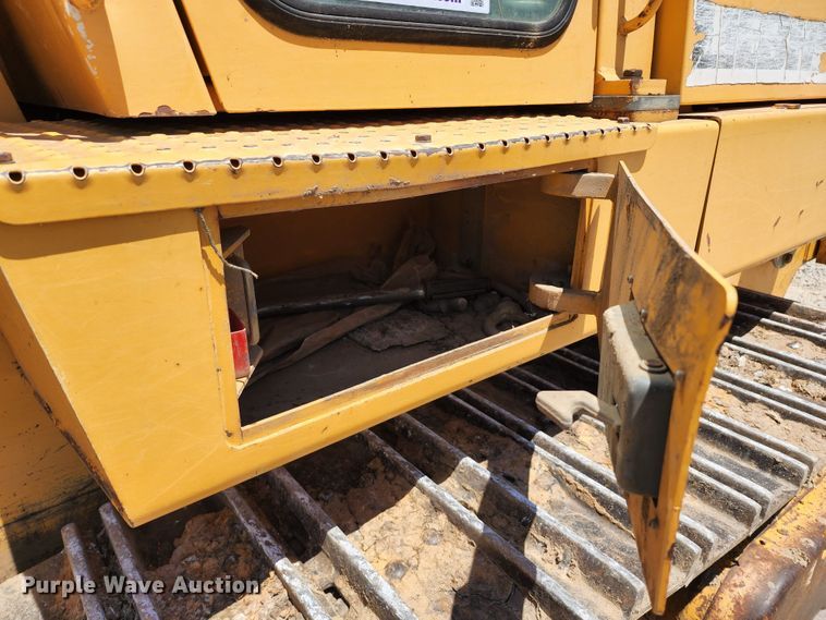 image for item DL6646 2005 Liebherr LR622B  track loader