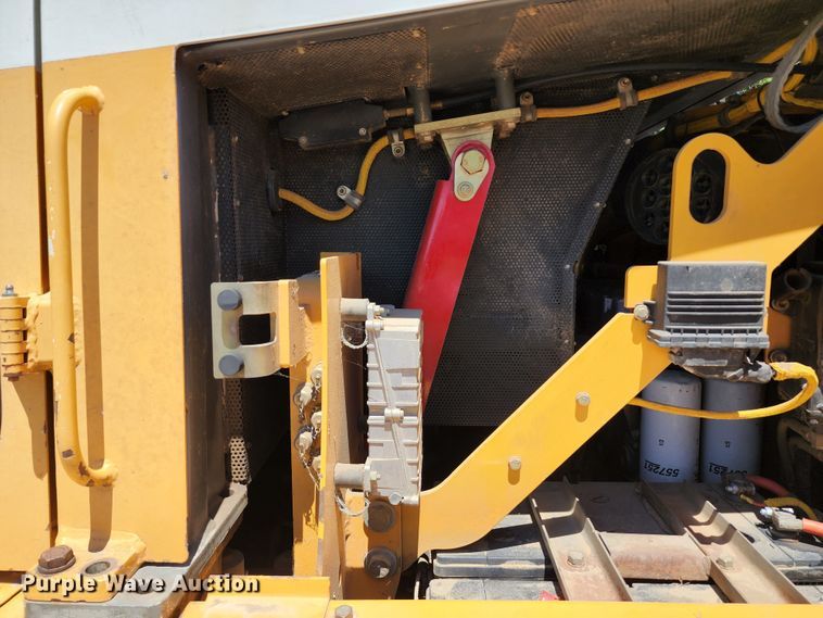 image for item DL6646 2005 Liebherr LR622B  track loader