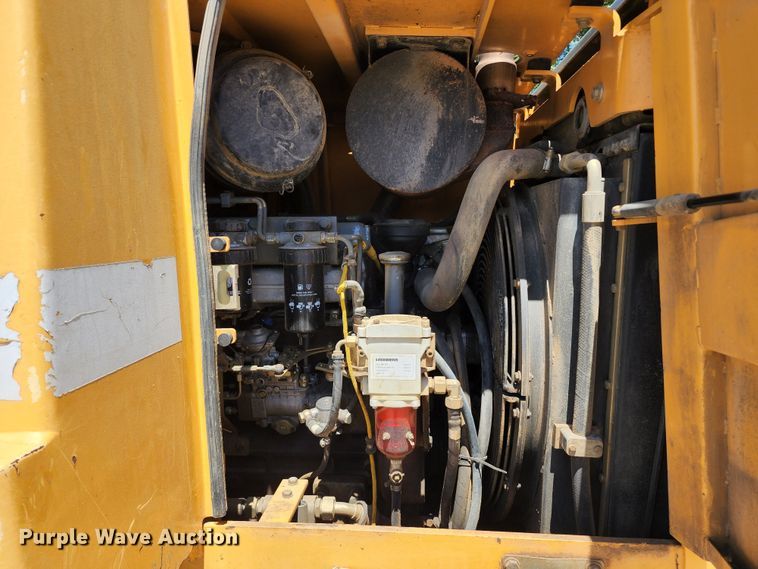 image for item DL6646 2005 Liebherr LR622B  track loader