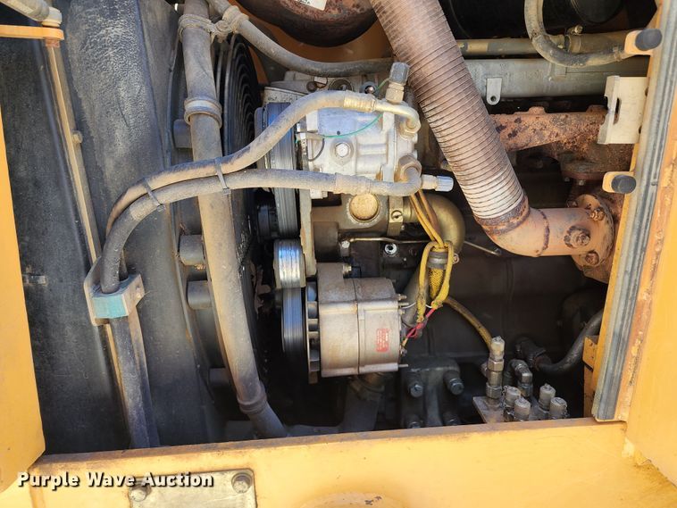 image for item DL6646 2005 Liebherr LR622B  track loader