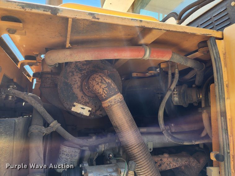 image for item DL6646 2005 Liebherr LR622B  track loader