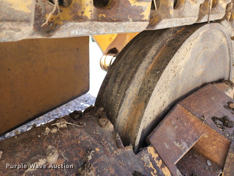 image for item DL6646 2005 Liebherr LR622B  track loader