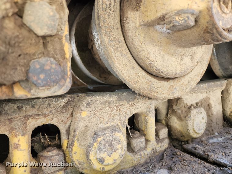 image for item DL6646 2005 Liebherr LR622B  track loader