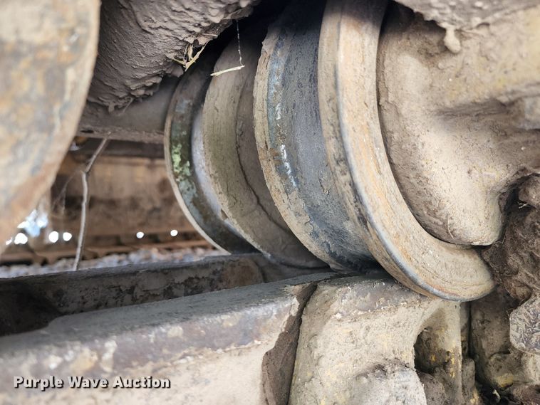 image for item DL6646 2005 Liebherr LR622B  track loader