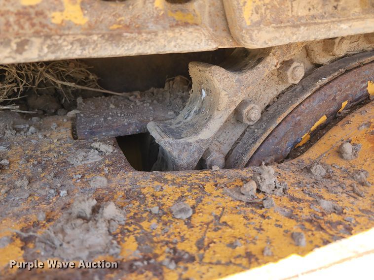 image for item DL6646 2005 Liebherr LR622B  track loader