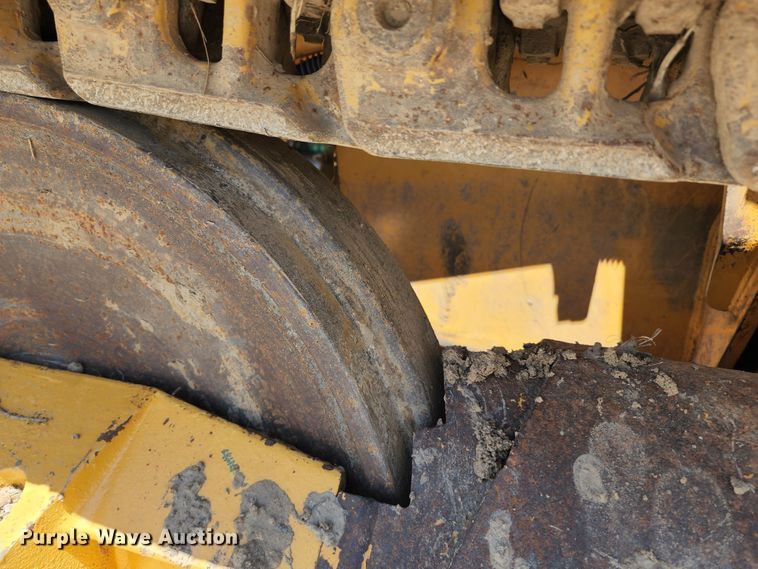 image for item DL6646 2005 Liebherr LR622B  track loader