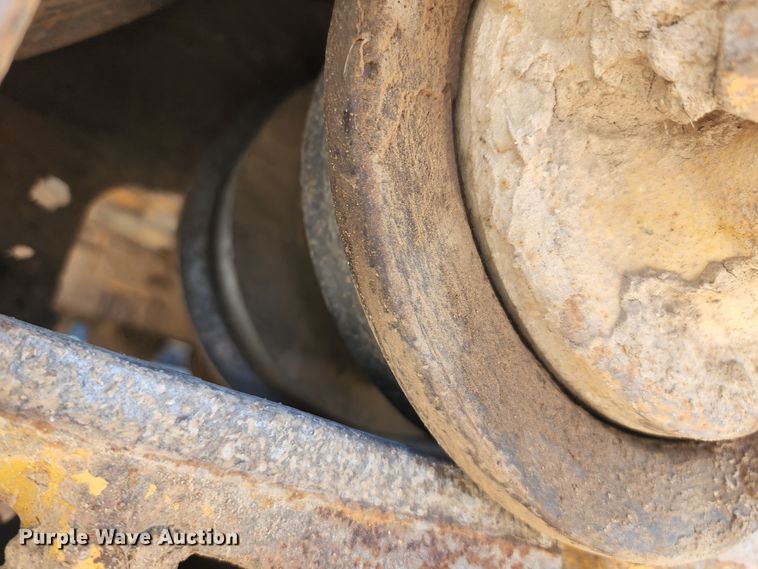 image for item DL6646 2005 Liebherr LR622B  track loader