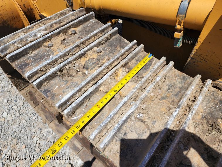 image for item DL6646 2005 Liebherr LR622B  track loader