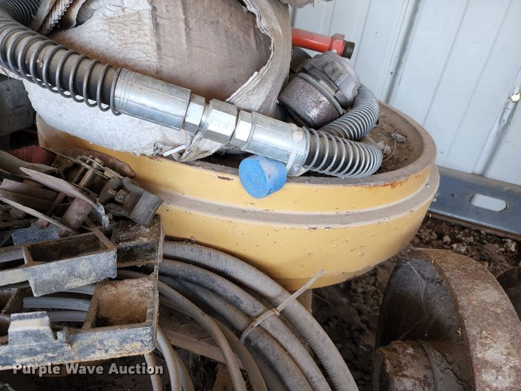 image for item DL6646 2005 Liebherr LR622B  track loader