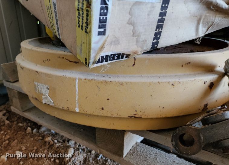 image for item DL6646 2005 Liebherr LR622B  track loader