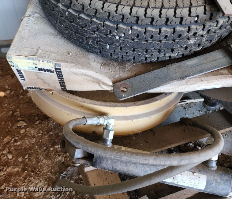 image for item DL6646 2005 Liebherr LR622B  track loader