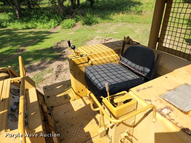 image for item DL6659 1969 Caterpillar 977K track loader