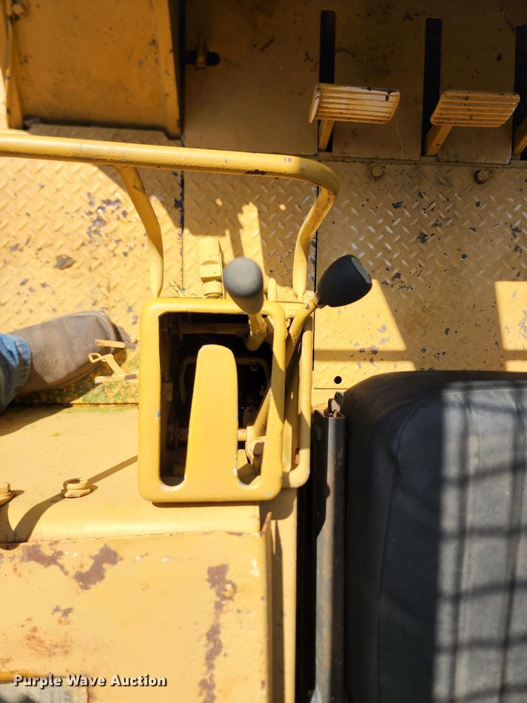 image for item DL6659 1969 Caterpillar 977K track loader