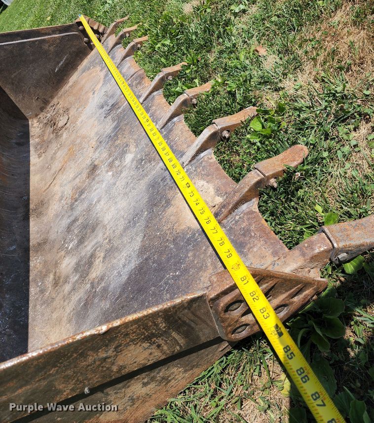 image for item DL6660 2016 Takeuchi TL12  tracked skid steer loader