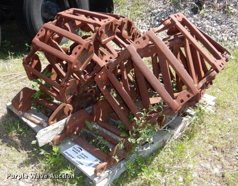 12" metal grouser tracks in Elwood, KS Item DM2249 sold Purple Wave