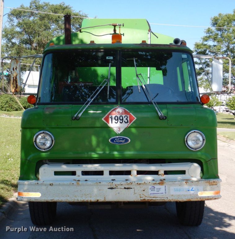 image for item DM2298 1988 Ford CT8000  fuel truck