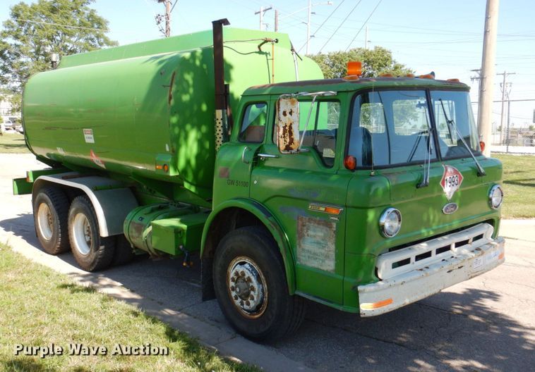 image for item DM2298 1988 Ford CT8000  fuel truck