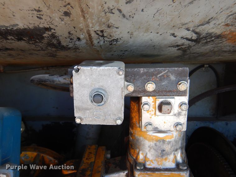 image for item DM2298 1988 Ford CT8000  fuel truck