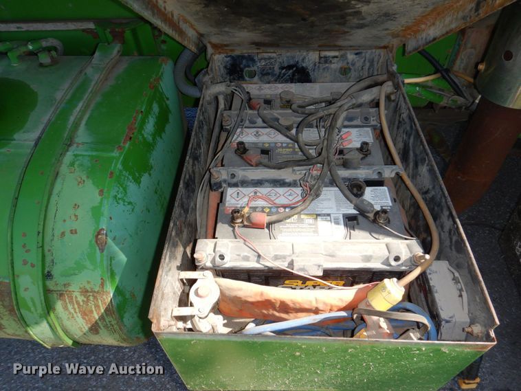 image for item DM2298 1988 Ford CT8000  fuel truck