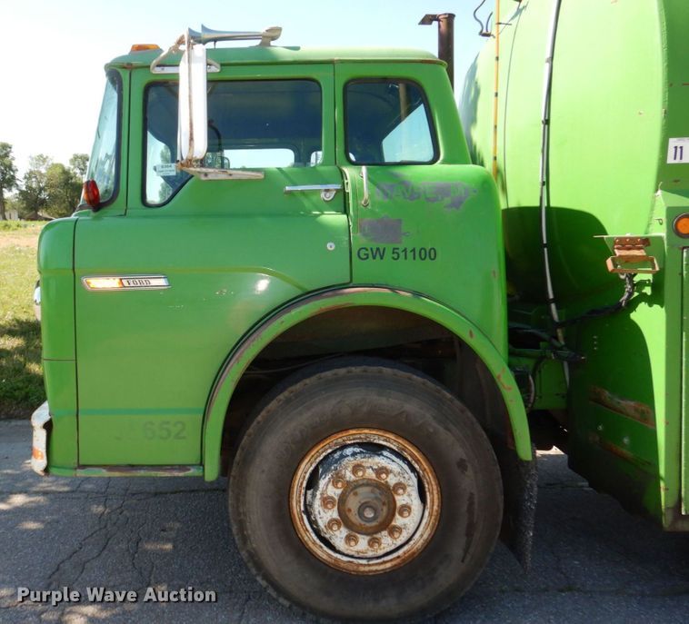 image for item DM2298 1988 Ford CT8000  fuel truck