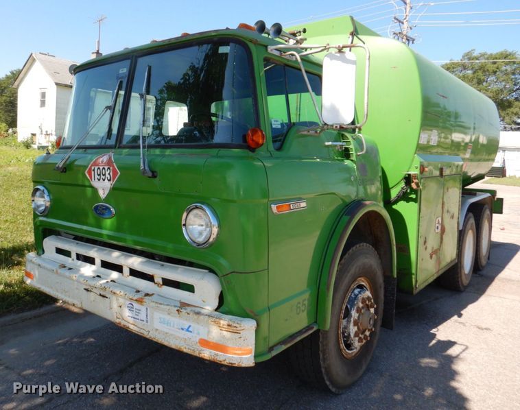 image for item DM2298 1988 Ford CT8000  fuel truck