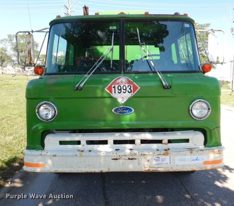 image for item DM2298 1988 Ford CT8000  fuel truck