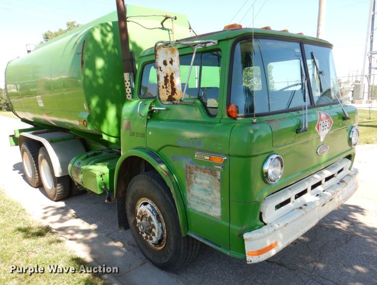image for item DM2298 1988 Ford CT8000  fuel truck