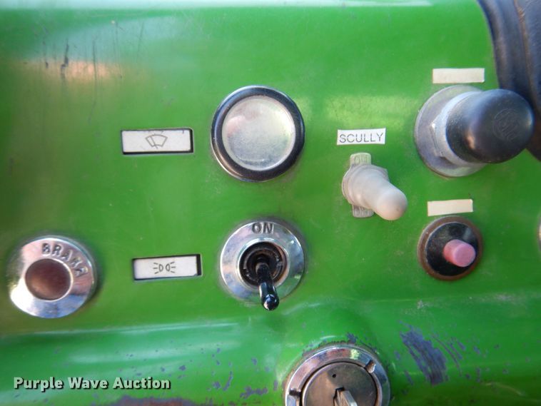 image for item DM2298 1988 Ford CT8000  fuel truck