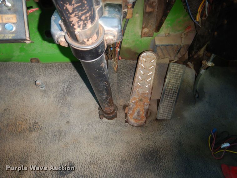 image for item DM2298 1988 Ford CT8000  fuel truck