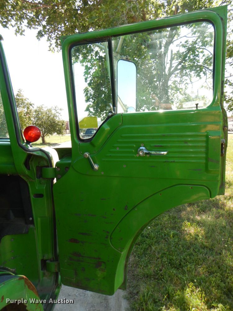 image for item DM2298 1988 Ford CT8000  fuel truck