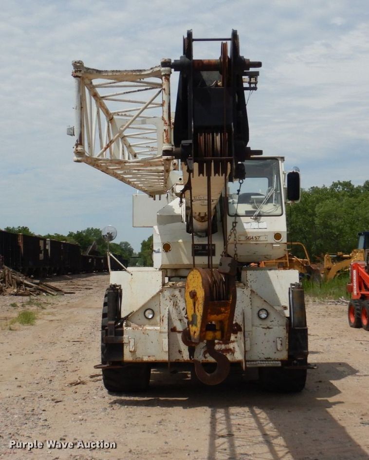 image for item DM2315 1992 P&H Century 128  crane