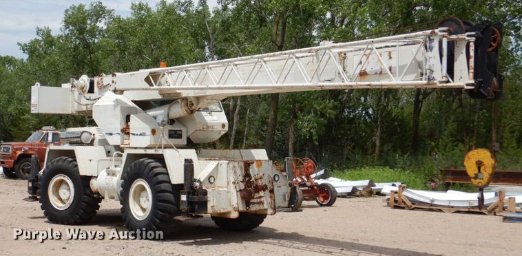 image for item DM2315 1992 P&H Century 128  crane