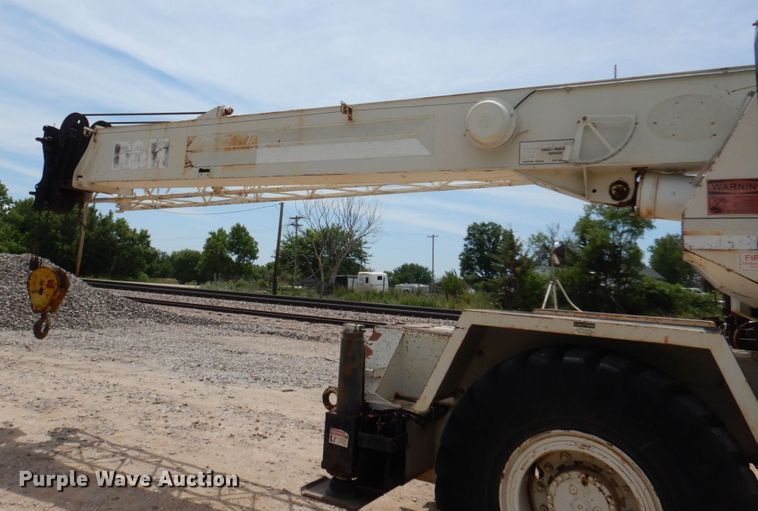 image for item DM2315 1992 P&H Century 128  crane