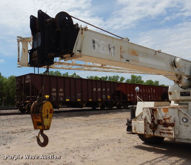 image for item DM2315 1992 P&H Century 128  crane