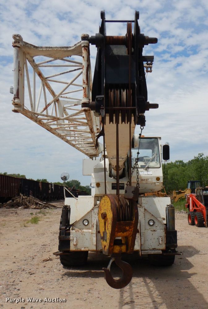 image for item DM2315 1992 P&H Century 128  crane