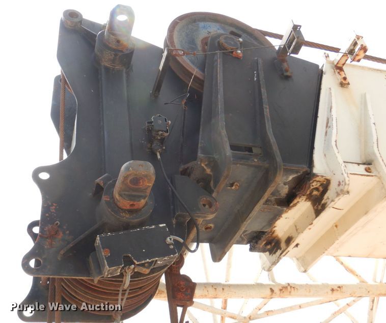 image for item DM2315 1992 P&H Century 128  crane