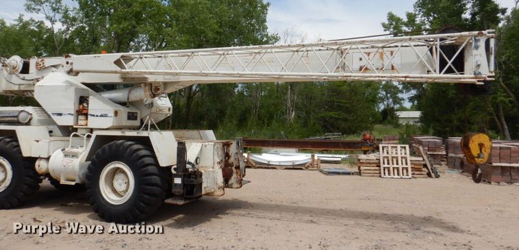 image for item DM2315 1992 P&H Century 128  crane