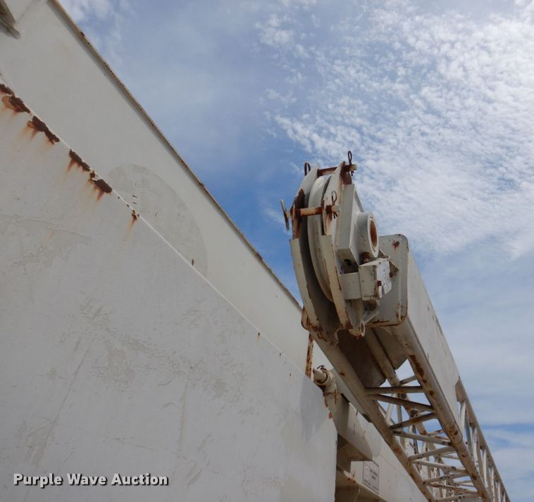 image for item DM2315 1992 P&H Century 128  crane